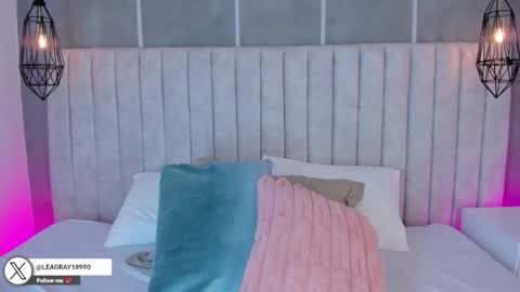 Snapshot of lea_gray chatting on November 18, 6:45 pm online show from November 18, 6:45 pm