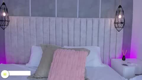 Snapshot of lea_gray chatting on November 25, 6:30 pm online show from November 25, 6:30 pm