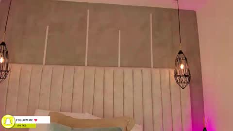 Snapshot of lea_gray chatting on December 2, 6:03 pm online show from December 2, 6:03 pm