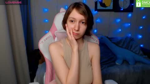 Snapshot of leah__gotty chatting on December 13, 5:21 pm Leah  Gotty online show from December 13, 5:21 pm