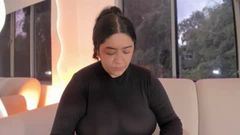 Leah online show from November 9, 4:05 pm