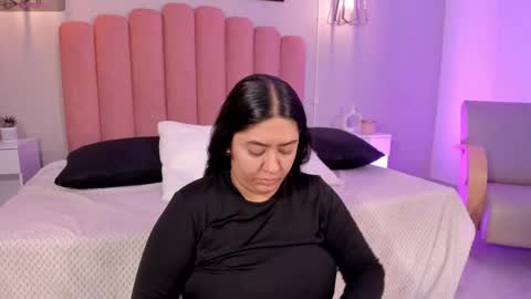 Leah online show from November 17, 1:28 pm