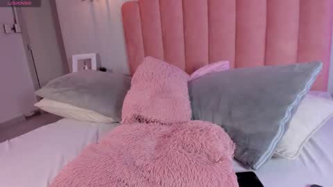 Leah online show from November 23, 4:18 pm