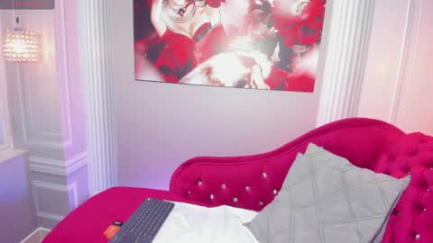 LEAH online show from April 11, 4:06 am