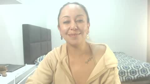 leah_susman online show from April 28, 5:23 am