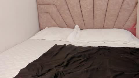 Snapshot of leahaltomm chatting on October 29, 10:33 pm leahaltomm online show from October 29, 10:33 pm