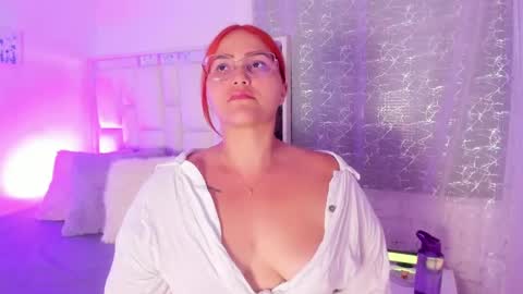 Snapshot of leahbarker chatting on September 30, 2:16 am Leah online show from September 30, 2:16 am