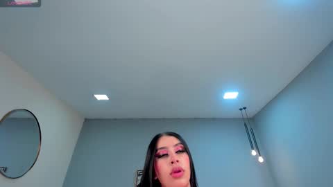 Snapshot of leahlombardi_ chatting on October 13, 6:41 pm leahlombardi_ online show from October 13, 6:41 pm