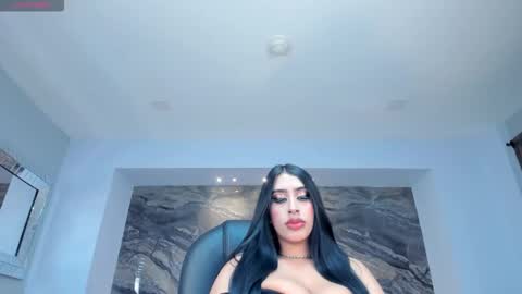 Snapshot of leahlombardi_ chatting on December 20, 3:13 am leahlombardi_ online show from December 20, 3:13 am