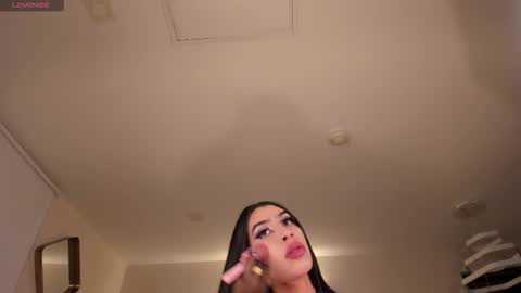 Snapshot of leahlombardi_ chatting on February 21, 3:18 am leahlombardi_ online show from February 21, 3:18 am