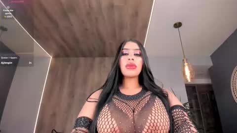 Snapshot of leahlombardi_ chatting on March 6, 3:36 am leahlombardi_ online show from March 6, 3:36 am