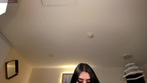 Snapshot of leahlombardi_ chatting on April 12, 3:22 am leahlombardi_ online show from April 12, 3:22 am