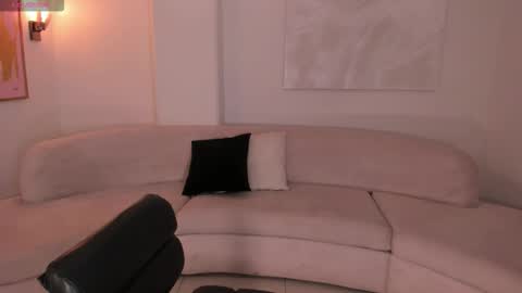 leahnovac online show from November 13, 11:09 am