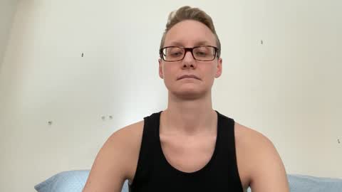 Snapshot of leahwilde chatting on February 14, 5:03 pm Lee online show from February 14, 5:03 pm