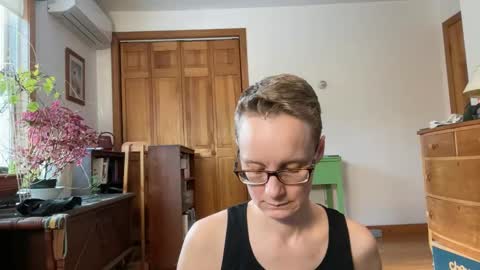 Snapshot of leahwilde chatting on February 18, 3:43 pm Lee online show from February 18, 3:43 pm