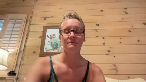 Snapshot of leahwilde chatting on October 4, 9:02 pm Lee online show from October 4, 9:02 pm