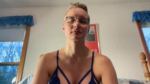 Lee online show from April 24, 11:18 pm