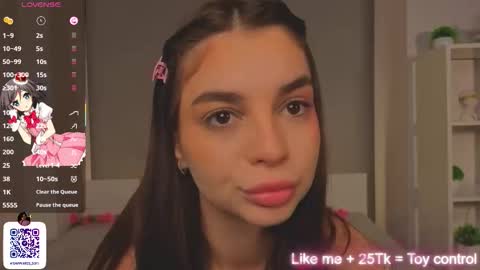 Snapshot of leandraconcatelli chatting on February 1, 6:56 am Sophie online show from February 1, 6:56 am