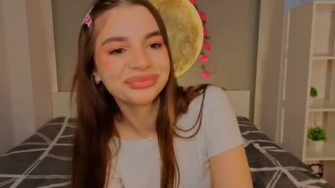 Snapshot of leandraconcatelli chatting on February 7, 6:50 am Sophie online show from February 7, 6:50 am