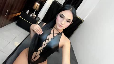 leannaloove online show from September 20, 4:19 pm