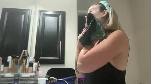 leanneluxecouple online show from September 23, 10:18 am