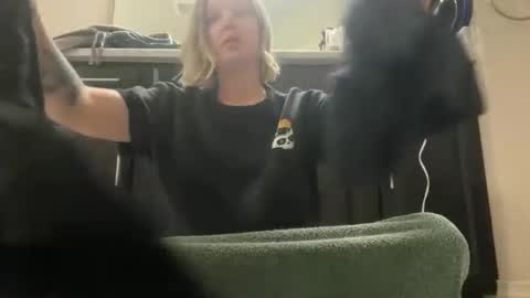 leanneluxecouple online show from November 17, 11:27 am