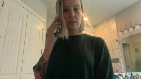 leanneluxecouple online show from December 14, 2:11 pm