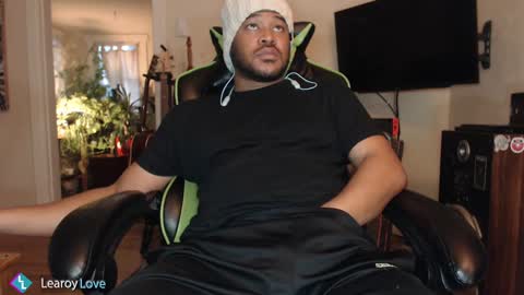 Snapshot of learoy chatting on December 11, 11:32 pm Learoy online show from December 11, 11:32 pm