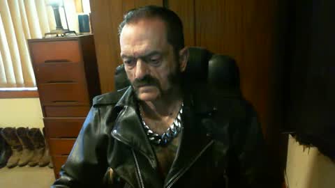 leathergreaser online show from February 3, 10:54 pm