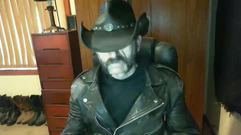 leathergreaser online show from September 20, 8:32 pm