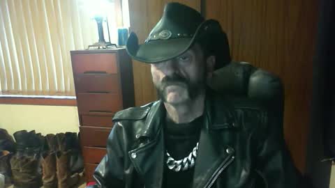 leathergreaser online show from May 6, 9:09 pm