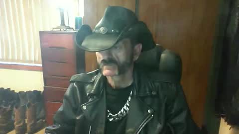 leathergreaser online show from May 7, 11:54 pm