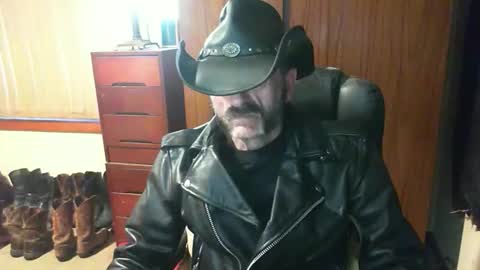 leathergreaser online show from May 9, 7:13 am