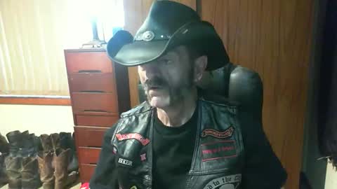 leathergreaser online show from May 11, 9:12 pm