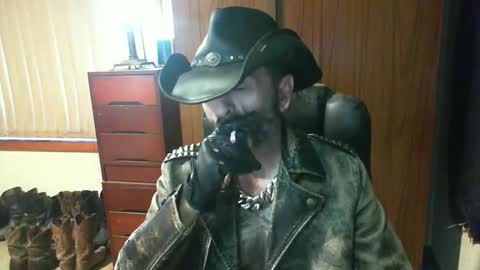 leathergreaser online show from May 14, 8:59 pm