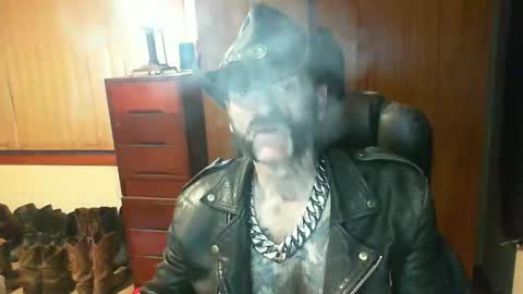 leathergreaser online show from May 17, 8:38 pm