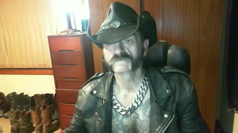 leathergreaser online show from May 18, 7:36 am