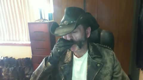 leathergreaser online show from May 27, 1:57 am