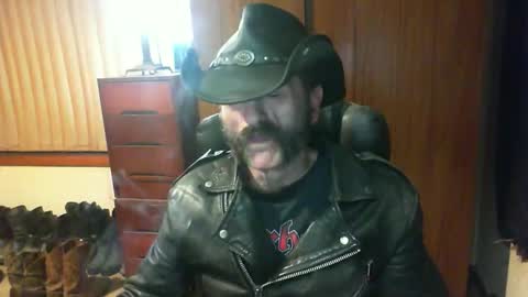 leathergreaser online show from May 31, 6:31 pm