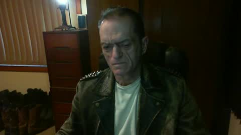 Snapshot of leathergreaser chatting on June 18, 10:03 pm leathergreaser online show from June 18, 10:03 pm