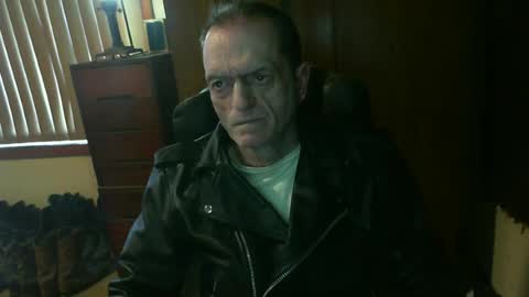 Snapshot of leathergreaser chatting on June 22, 3:25 am leathergreaser online show from June 22, 3:25 am