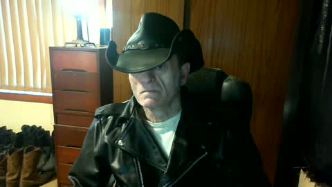 Snapshot of leathergreaser chatting on July 3, 11:44 pm leathergreaser online show from July 3, 11:44 pm