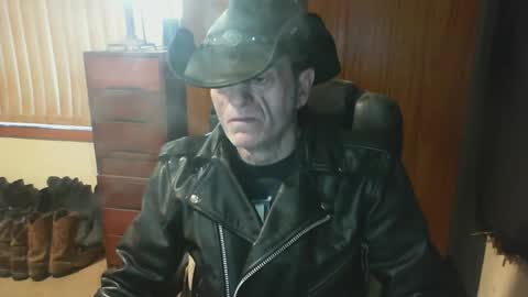 Snapshot of leathergreaser chatting on July 4, 9:54 pm leathergreaser online show from July 4, 9:54 pm