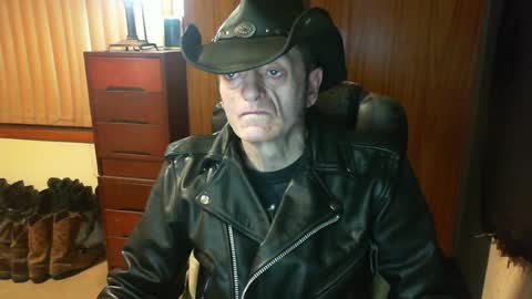 Snapshot of leathergreaser chatting on July 5, 7:32 pm leathergreaser online show from July 5, 7:32 pm