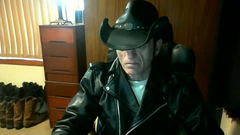 Snapshot of leathergreaser chatting on July 7, 6:05 am leathergreaser online show from July 7, 6:05 am