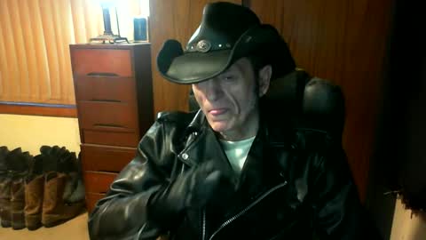 Snapshot of leathergreaser chatting on July 7, 6:47 am leathergreaser online show from July 7, 6:47 am
