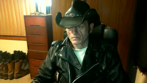 Snapshot of leathergreaser chatting on July 7, 7:23 am leathergreaser online show from July 7, 7:23 am
