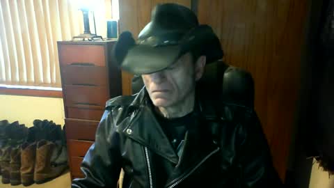 Snapshot of leathergreaser chatting on July 10, 11:07 pm leathergreaser online show from July 10, 11:07 pm