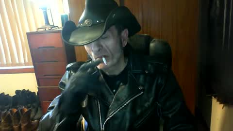 Snapshot of leathergreaser chatting on July 14, 12:57 am leathergreaser online show from July 14, 12:57 am