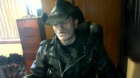 Snapshot of leathergreaser chatting on July 14, 2:05 am leathergreaser online show from July 14, 2:05 am
